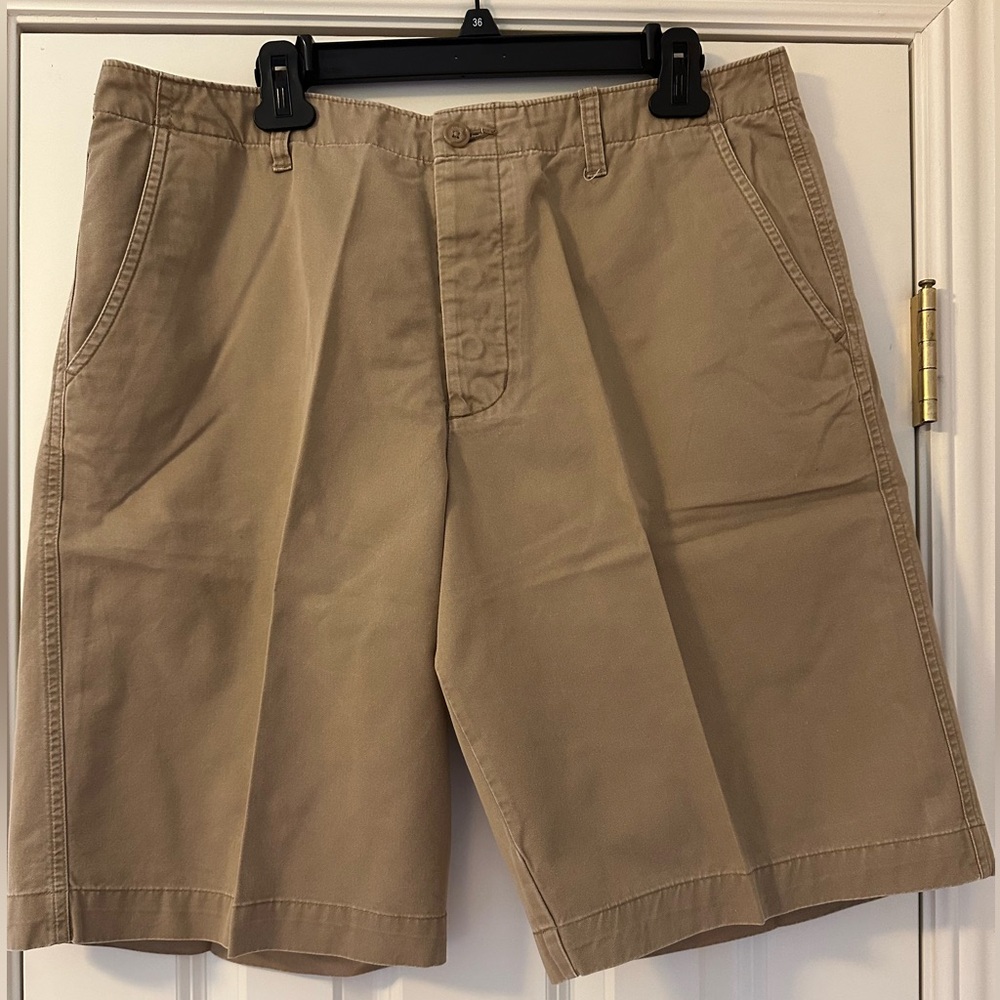 Banana Republic Men’s dark khaki shorts